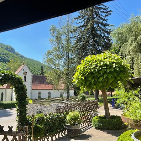 Murmeltier Hausen im Tal Luaran gambar