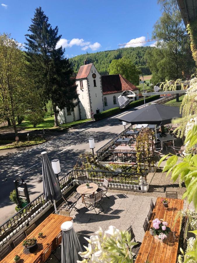 Murmeltier Hausen im Tal Luaran gambar