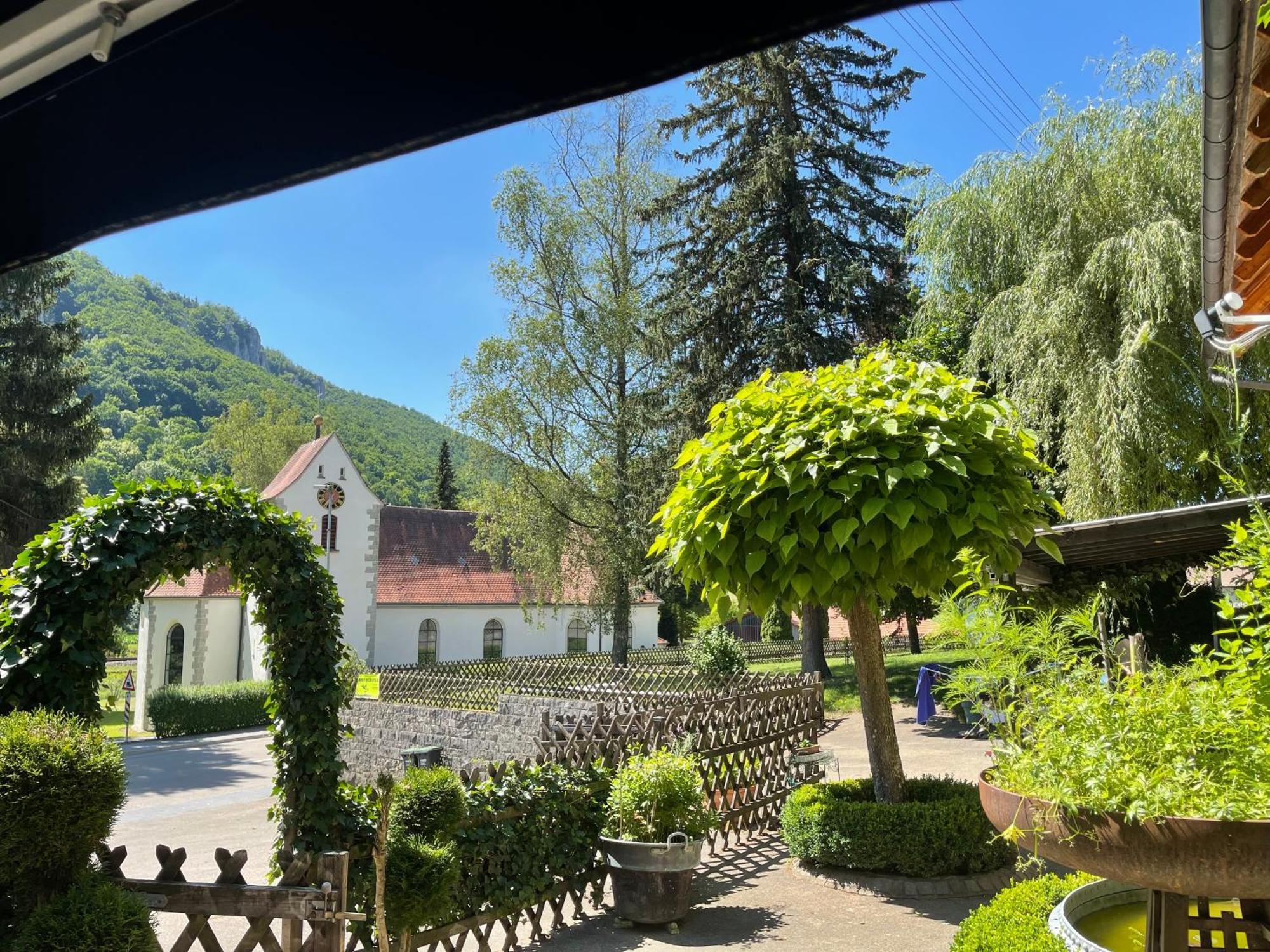Murmeltier Hausen im Tal Luaran gambar